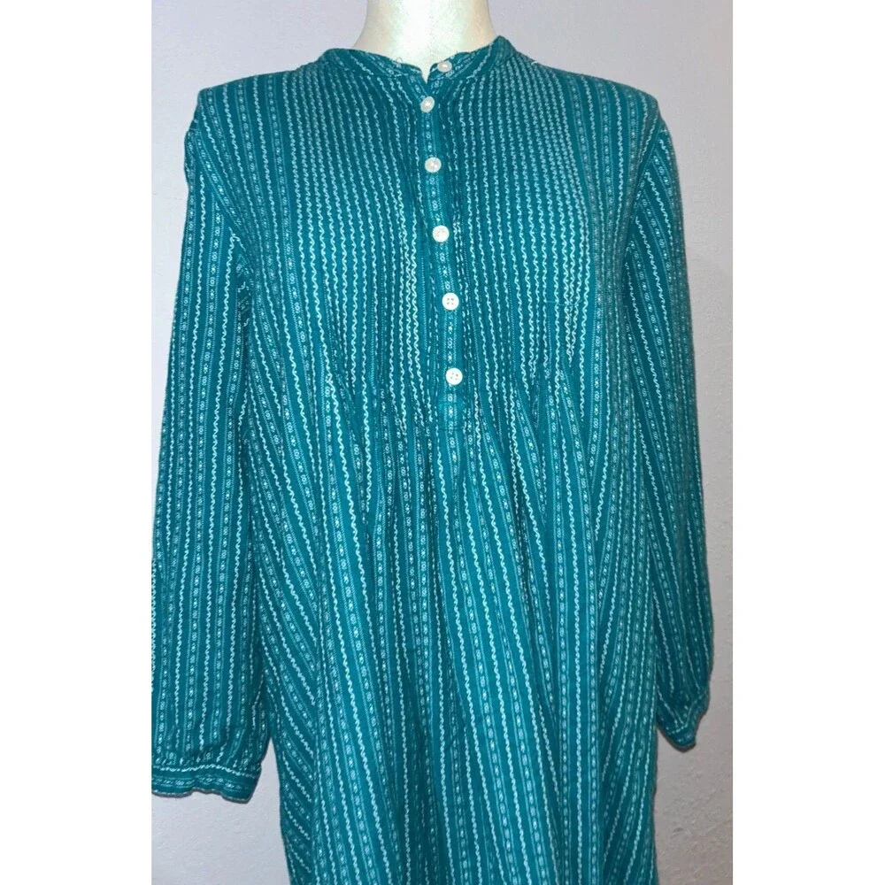 L.L.Bean Women's Embroidered Pintuck Flannel Nightgown size L Retro Cottagecore